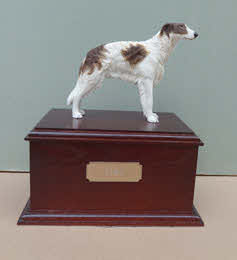 Hardhouten urn met Barsoi